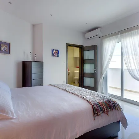 Luxury 2 Bedroom Penthouse In St Julians