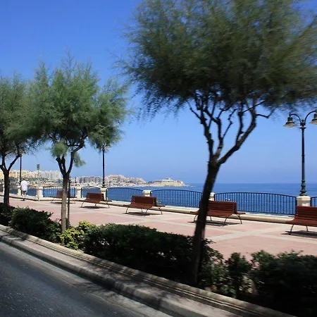 Luxury 2 Bedroom Penthouse In St Julians 公寓 *