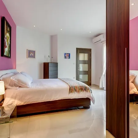 Luxury 2 Bedroom Penthouse In St Julians Apartment *
